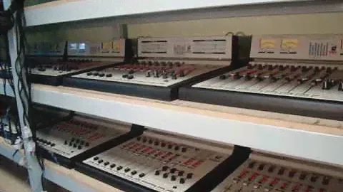 Assembly condition of the slide potentiometers in console model MIX-100