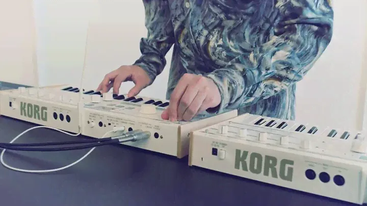 KORG® microKORG S - Novos Sons, Novos Alto-Falantes