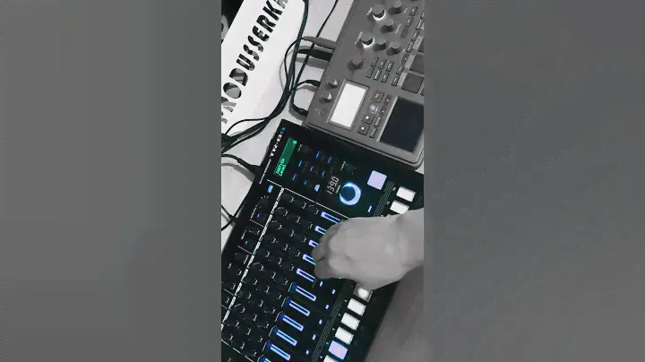 Больше техно! С Roland TR 8S и Korg Electribe
