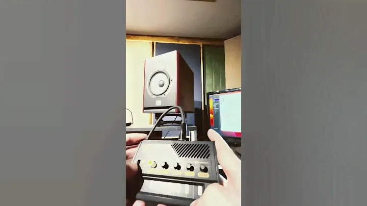 Using the #korg Monotron the cheapest #analog #synthesizer we could find to make a beat #producer